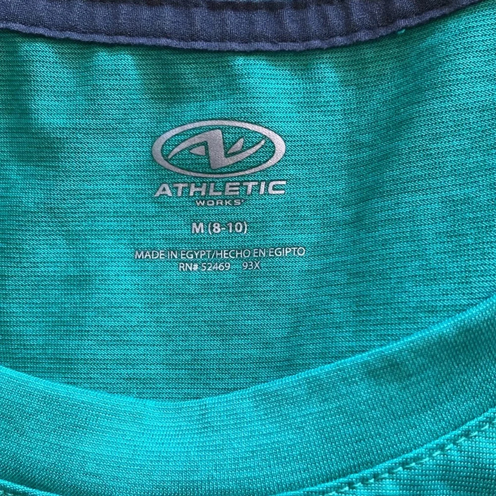 Three (3) Athletic Works Sleeveless Women's Tops - Navy Blue, Green, Pink ⭐️ - Picture 3 of 6